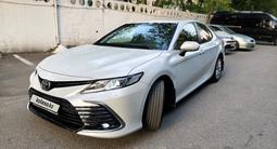 Toyota Camry 2021 года за 13 900 000 тг. в Алматы