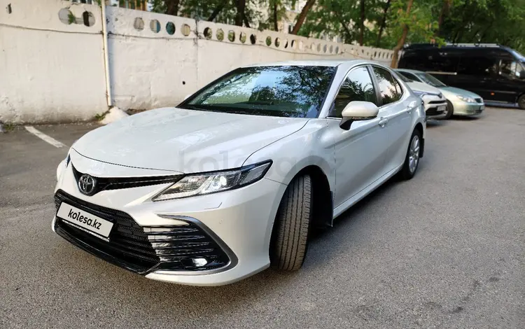 Toyota Camry 2021 года за 13 900 000 тг. в Алматы