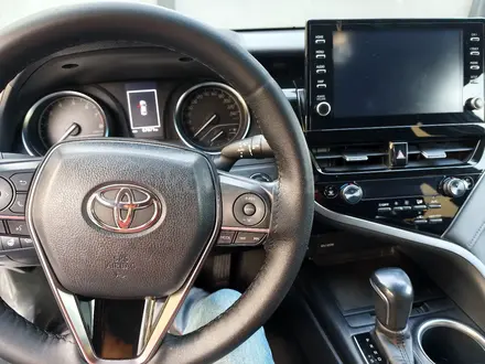 Toyota Camry 2021 года за 13 900 000 тг. в Алматы – фото 12