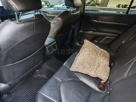 Toyota Camry 2021 года за 13 900 000 тг. в Алматы – фото 15