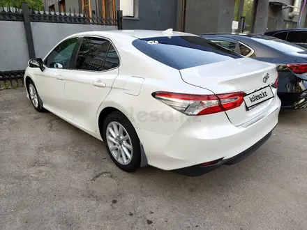 Toyota Camry 2021 года за 13 900 000 тг. в Алматы – фото 18