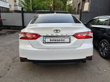 Toyota Camry 2021 года за 13 900 000 тг. в Алматы – фото 19