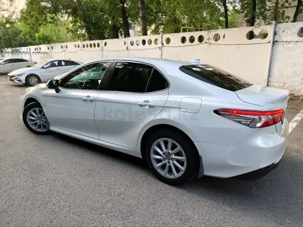 Toyota Camry 2021 года за 13 900 000 тг. в Алматы – фото 4