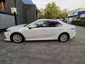 Toyota Camry 2021 года за 13 900 000 тг. в Алматы – фото 20