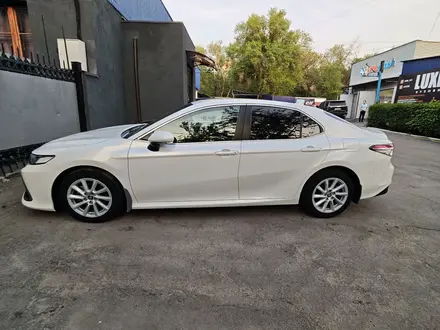 Toyota Camry 2021 года за 13 900 000 тг. в Алматы – фото 20