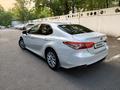 Toyota Camry 2021 года за 13 900 000 тг. в Алматы – фото 5