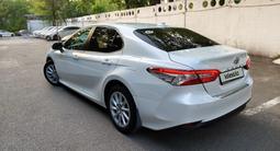 Toyota Camry 2021 года за 13 900 000 тг. в Алматы – фото 5