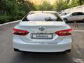 Toyota Camry 2021 года за 13 900 000 тг. в Алматы – фото 9