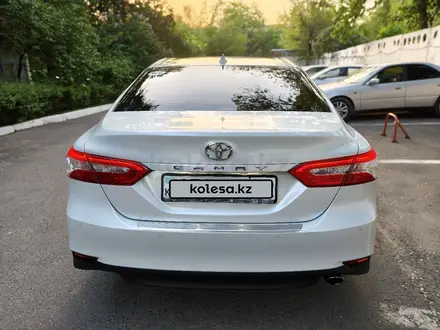Toyota Camry 2021 года за 13 900 000 тг. в Алматы – фото 9
