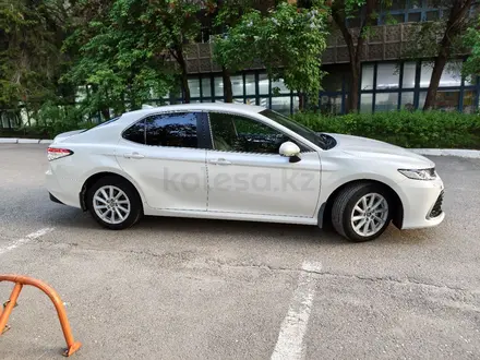Toyota Camry 2021 года за 13 900 000 тг. в Алматы – фото 10