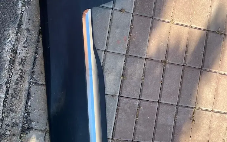 Накладка на заднюю правую дверь с молдингом за 30 000 тг. в Астана