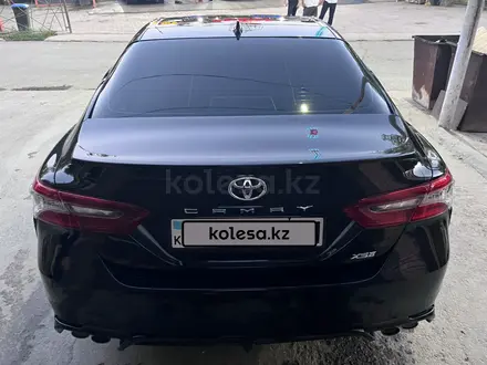 Toyota Camry 2021 года за 14 500 000 тг. в Кызылорда – фото 13