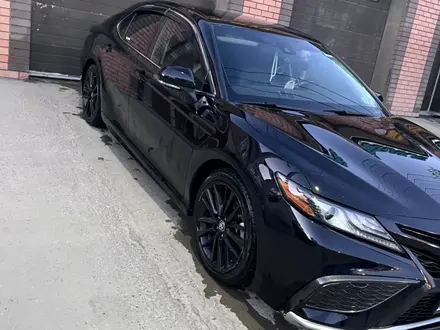 Toyota Camry 2021 года за 14 500 000 тг. в Кызылорда – фото 4