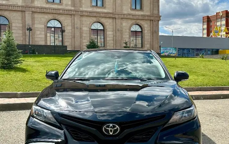 Toyota Camry 2023 года за 15 000 000 тг. в Актобе