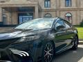 Toyota Camry 2023 года за 15 000 000 тг. в Актобе – фото 2