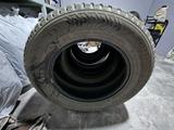 Зимние шипованные шины Nokian Hakkapelita 8 SUV 265/60 R18 за 25 000 тг. в Семей