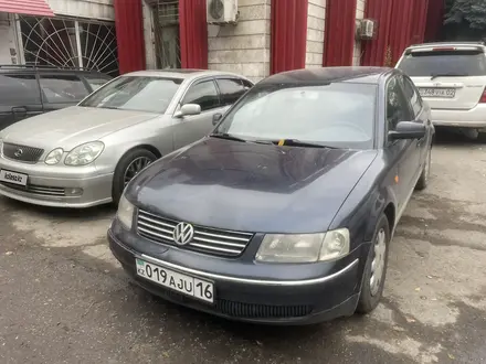 Volkswagen Passat 1997 года за 1 400 000 тг. в Алматы – фото 2