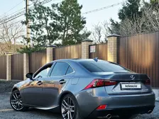 Lexus is-200t, 2015