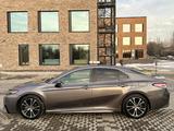 Toyota Camry 2019 года за 13 500 000 тг. в Алматы – фото 3