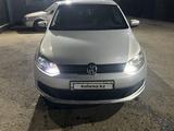 Volkswagen Polo 2015 года за 3 900 000 тг. в Актобе – фото 2