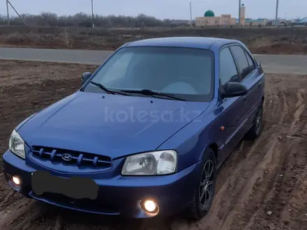 Hyundai Accent 2000 года за 1 950 000 тг. в Уральск – фото 2