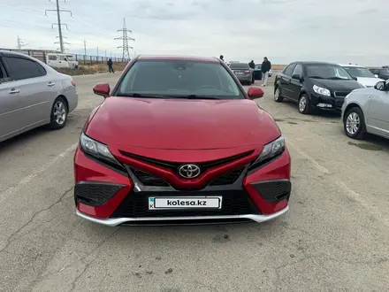 Toyota Camry 2021 года за 14 500 000 тг. в Актау