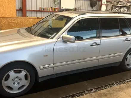 Дверь задняя правая (левая) w210 Mercedes-Benz за 35 000 тг. в Шымкент – фото 3