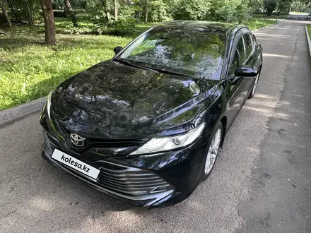 Toyota Camry 2018 года за 13 500 000 тг. в Алматы – фото 2