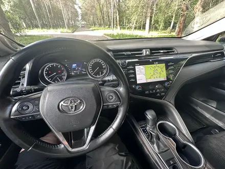 Toyota Camry 2018 года за 13 500 000 тг. в Алматы – фото 10