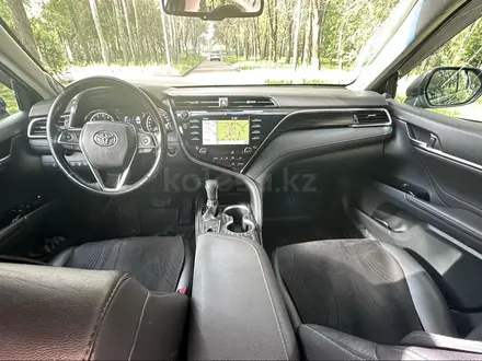 Toyota Camry 2018 года за 13 500 000 тг. в Алматы – фото 19