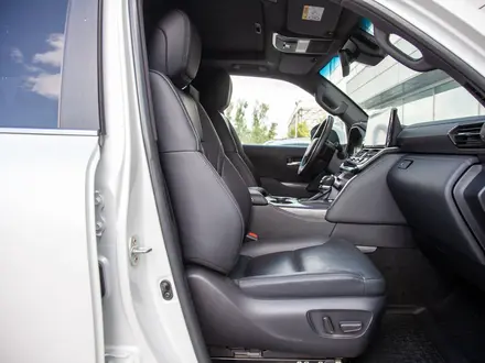 Toyota Land Cruiser Premium+ 2024 года за 58 500 000 тг. в Алматы – фото 15