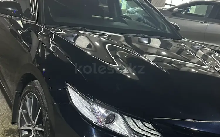 Toyota Camry 2021 года за 17 500 000 тг. в Актобе