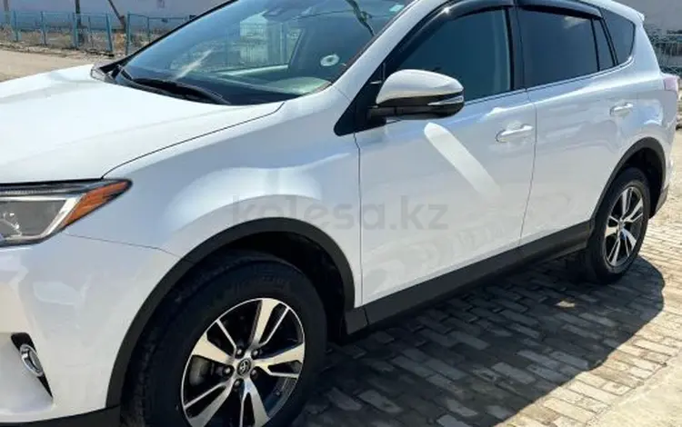 Toyota RAV4 2018 года за 10 000 000 тг. в Атырау