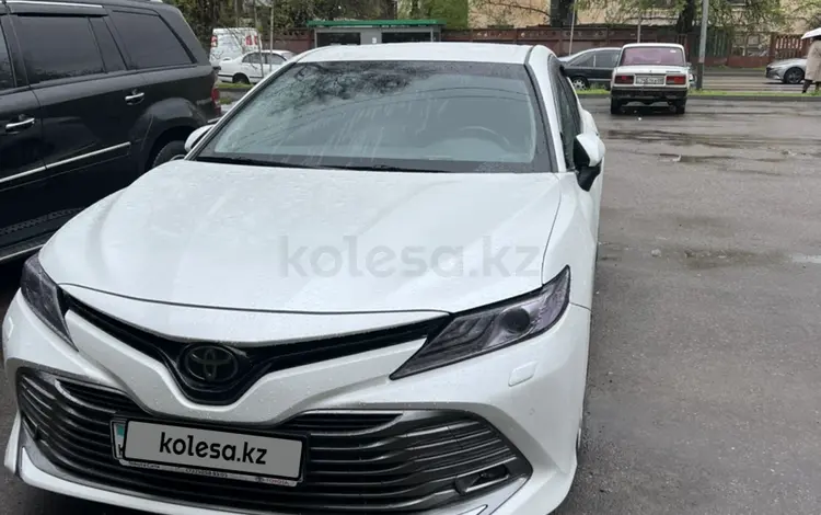 Toyota Camry 2018 года за 15 700 000 тг. в Алматы