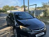 Opel Astra 2013 года за 2 650 000 тг. в Караганда – фото 2