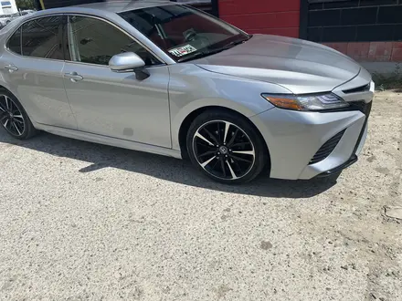 Toyota Camry 2020 года за 10 500 000 тг. в Атырау – фото 3