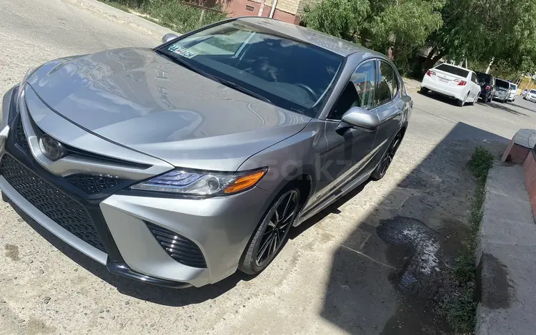 Toyota Camry 2020 года за 10 500 000 тг. в Атырау