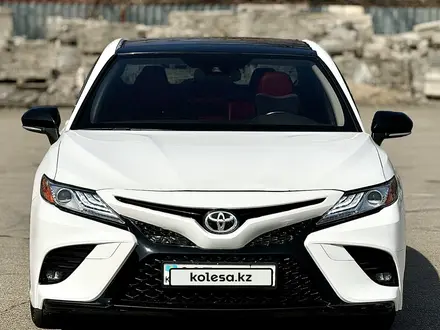 Toyota Camry 2018 года за 13 000 000 тг. в Алматы – фото 2