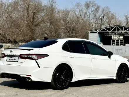 Toyota Camry 2018 года за 13 000 000 тг. в Алматы – фото 5