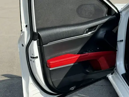 Toyota Camry 2018 года за 13 000 000 тг. в Алматы – фото 8