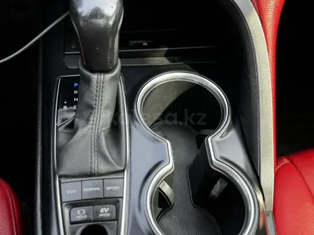 Toyota Camry 2018 года за 13 000 000 тг. в Алматы – фото 11