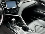 Toyota Camry 2020 года за 11 000 000 тг. в Караганда – фото 5