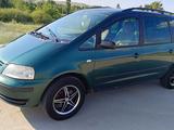 Volkswagen Sharan 2002 года за 2 800 000 тг. в Актобе – фото 2