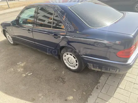 Mercedes-Benz E 230 1997 года за 2 750 000 тг. в Астана – фото 3