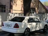Mercedes-Benz C 180 1993 годаүшін1 126 000 тг. в Алматы – фото 2