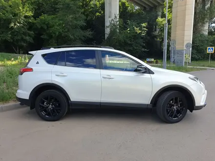 Toyota RAV4 2019 года за 13 500 000 тг. в Шымкент