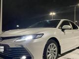 Toyota Camry 2021 года за 14 400 000 тг. в Астана – фото 3