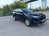 Toyota RAV4 2020 года за 12 500 000 тг. в Астана – фото 3