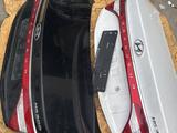 Крышка багажника Hyundai Grandeur HG 2011-2015 за 1 000 тг. в Алматы