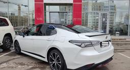 Toyota Camry 2021 года за 15 100 000 тг. в Астана – фото 2